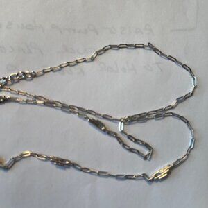 Kendra Scott necklace